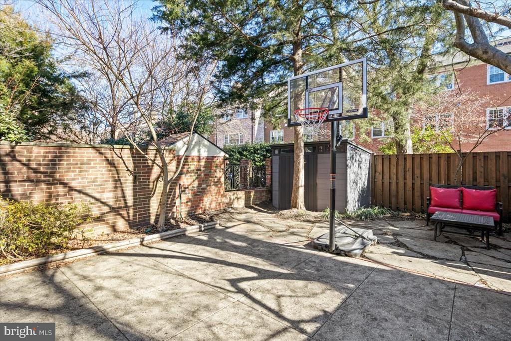 6323 OLDE TOWNE COURT