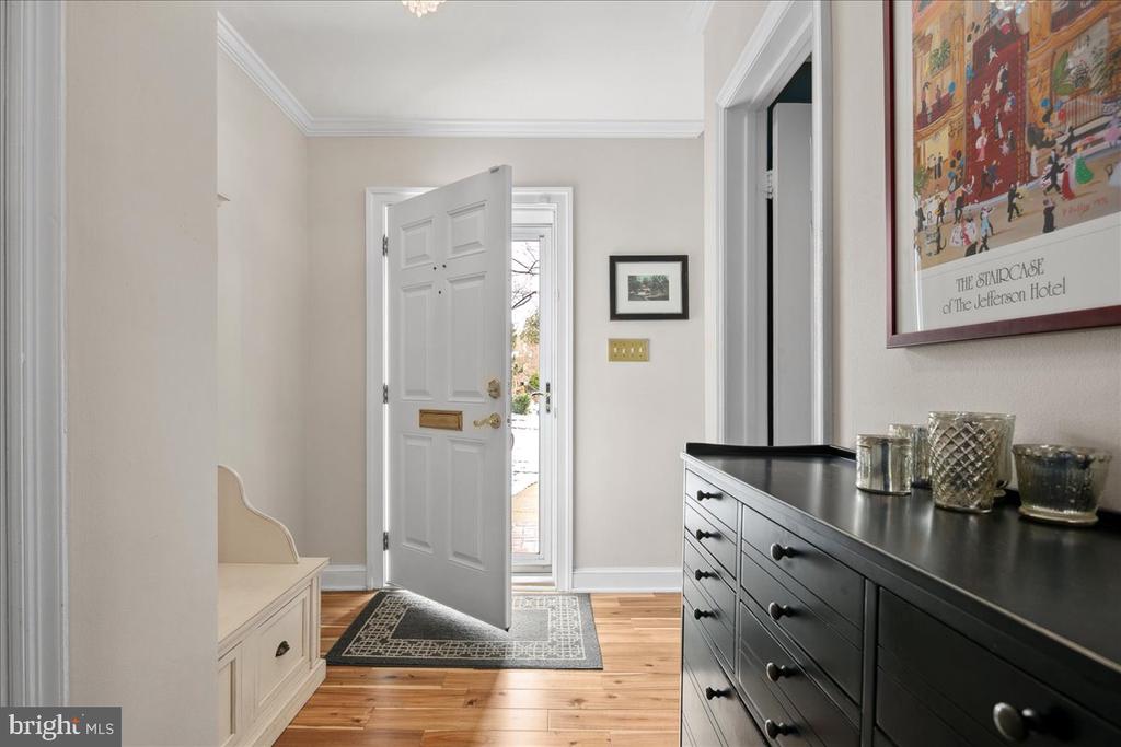 6323 OLDE TOWNE COURT