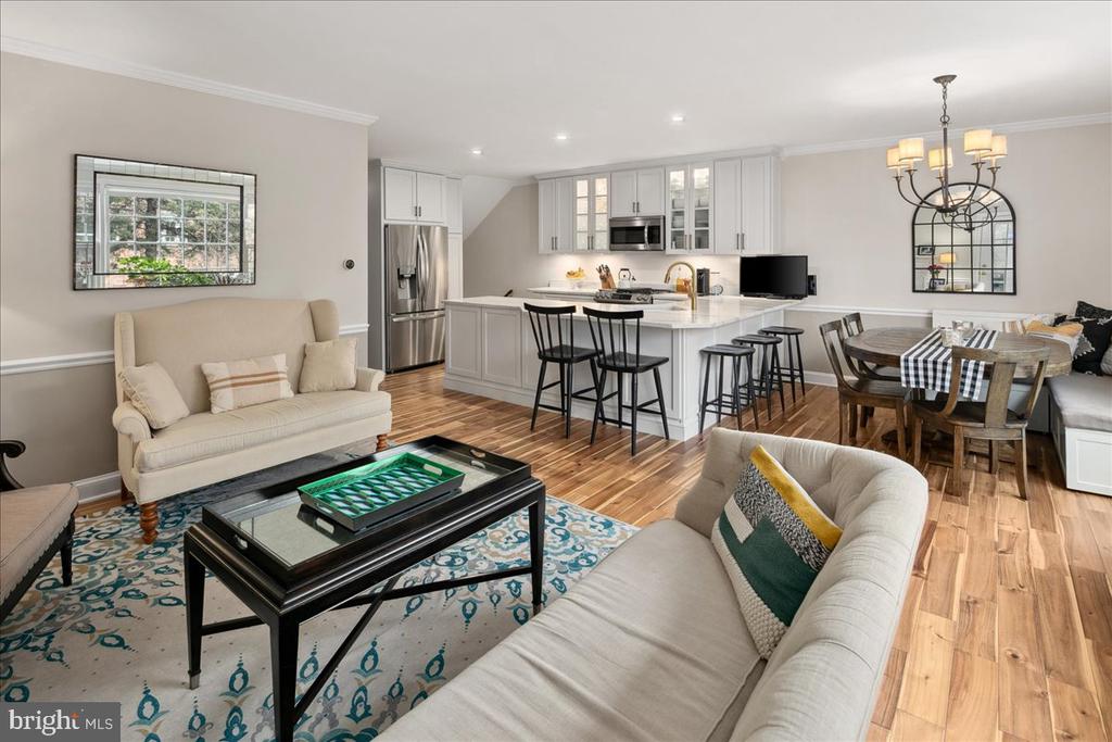 6323 OLDE TOWNE COURT