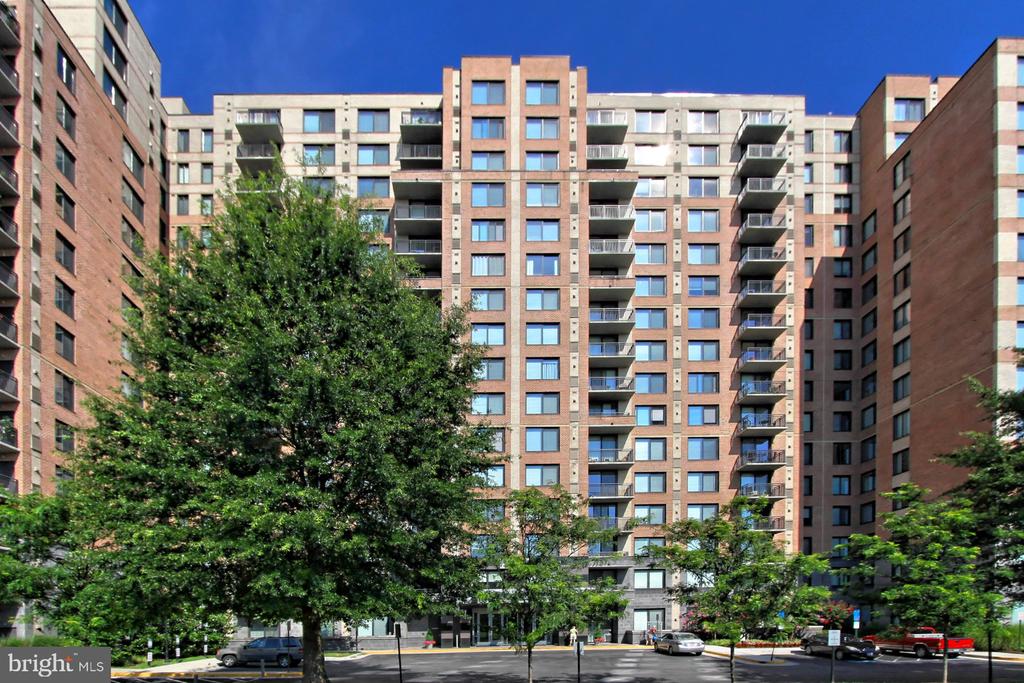2451 MIDTOWN AVENUE 109