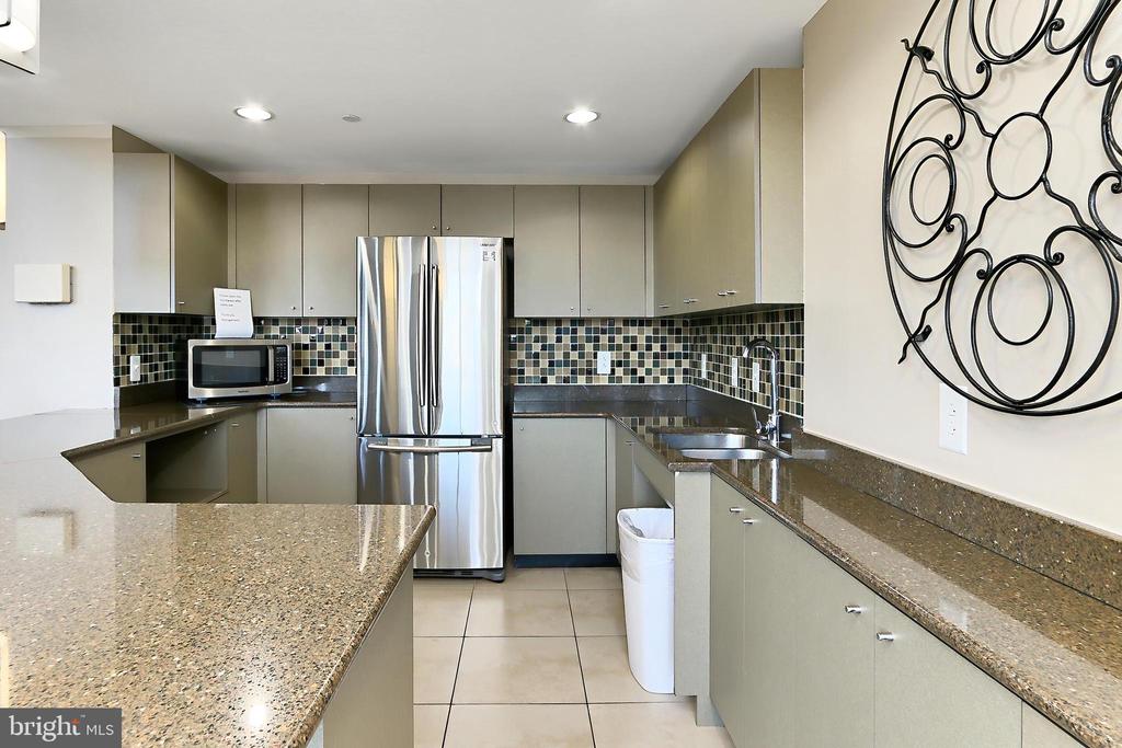 2451 MIDTOWN AVENUE 109