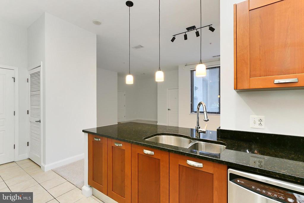 2451 MIDTOWN AVENUE 109
