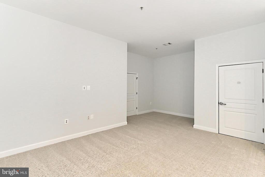 2451 MIDTOWN AVENUE 109