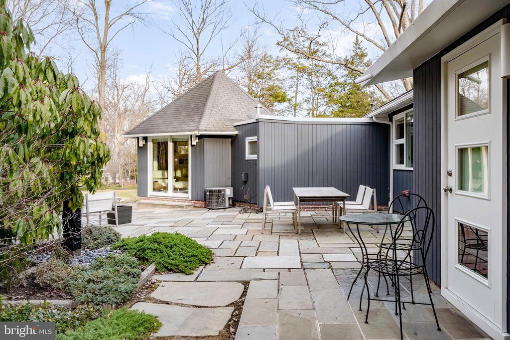 2202 POPKINS LANE