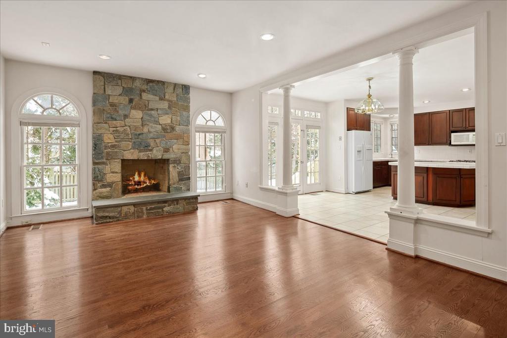 3712 WASHINGTON WOODS DRIVE