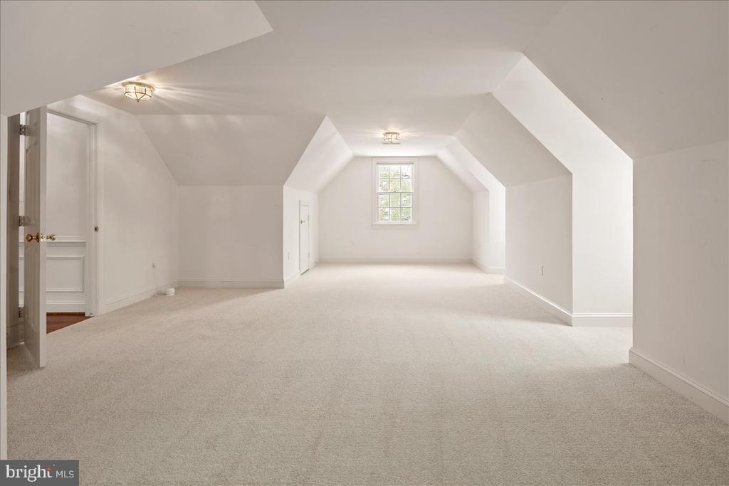 3712 WASHINGTON WOODS DRIVE