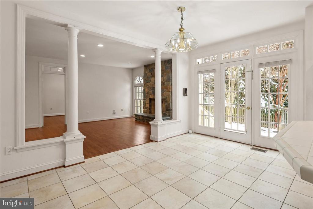 3712 WASHINGTON WOODS DRIVE