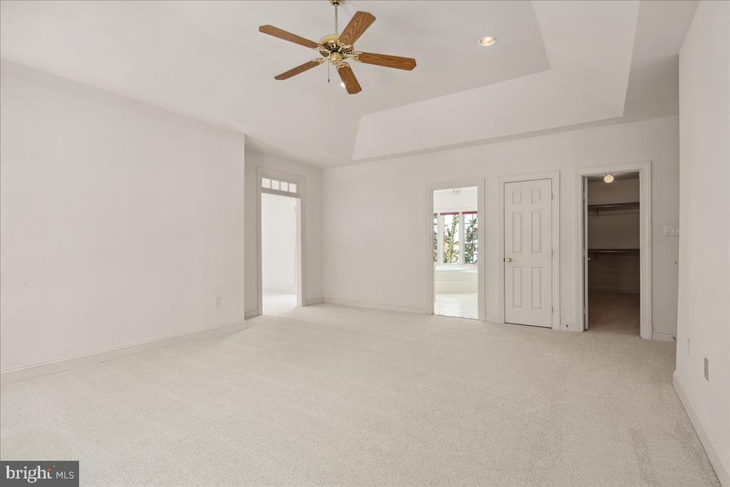 3712 WASHINGTON WOODS DRIVE