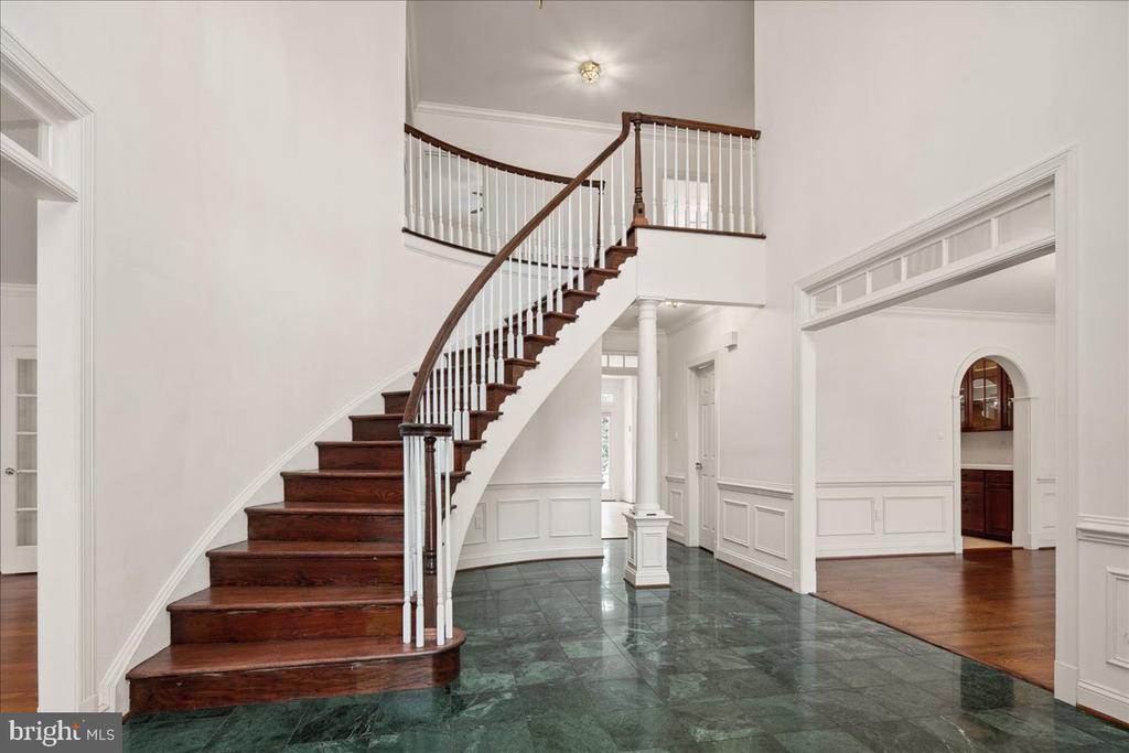 3712 WASHINGTON WOODS DRIVE