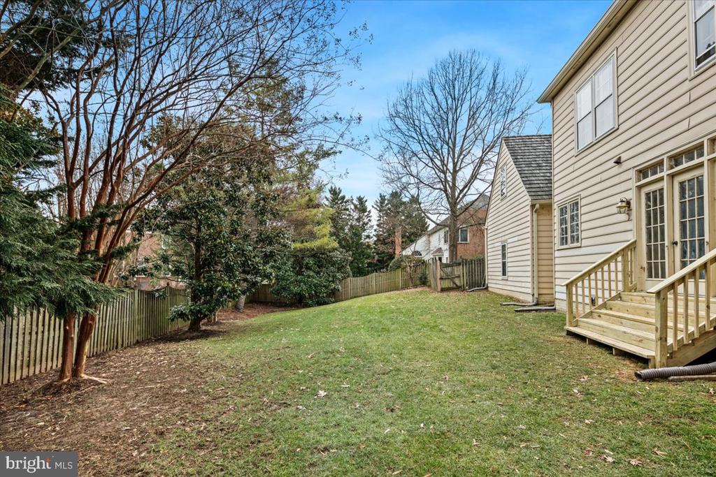 3712 WASHINGTON WOODS DRIVE