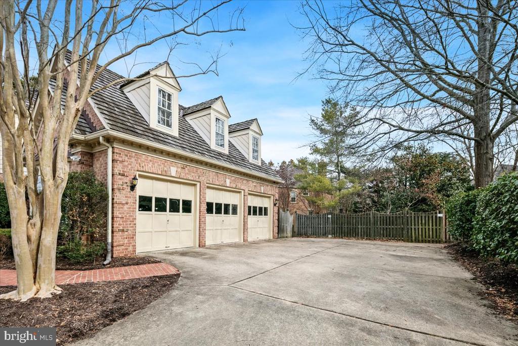 3712 WASHINGTON WOODS DRIVE