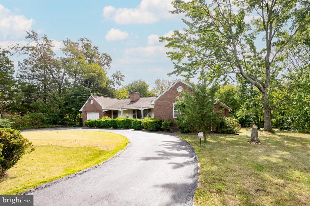 3129 GLEN CARLYN ROAD
