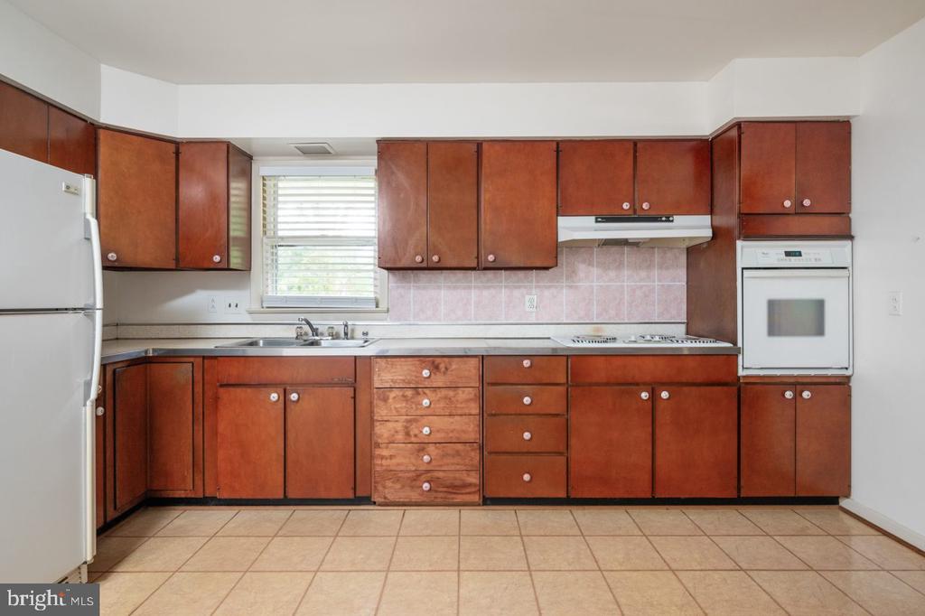 3129 GLEN CARLYN ROAD