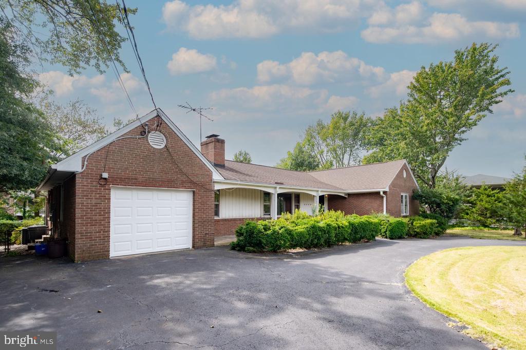 3129 GLEN CARLYN ROAD