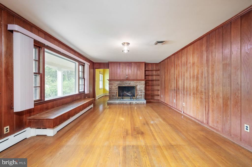 3129 GLEN CARLYN ROAD