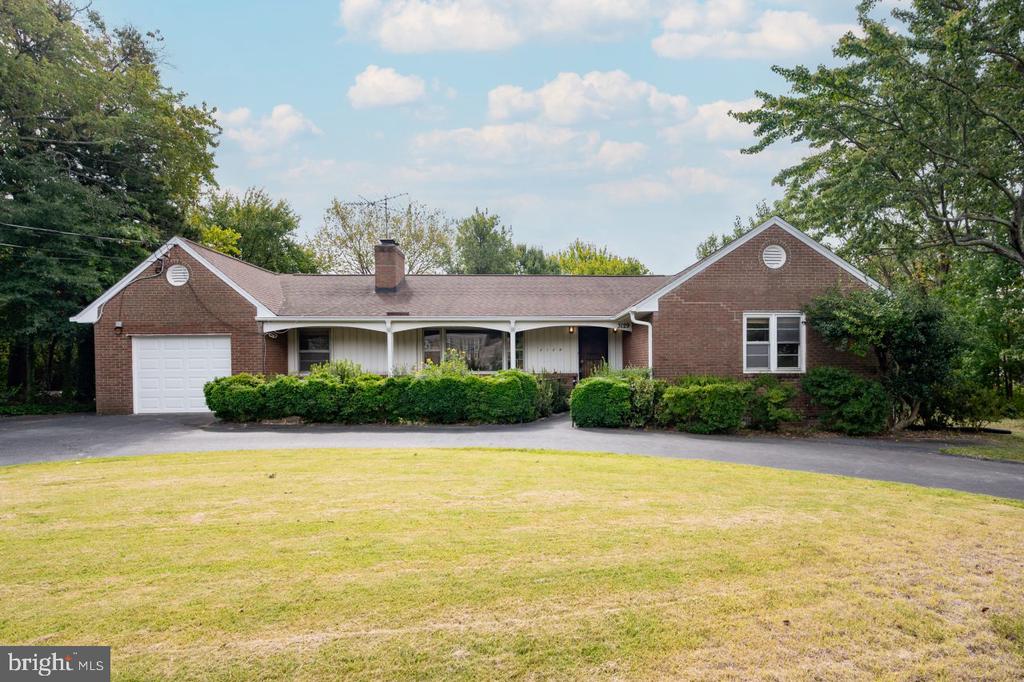 3129 GLEN CARLYN ROAD