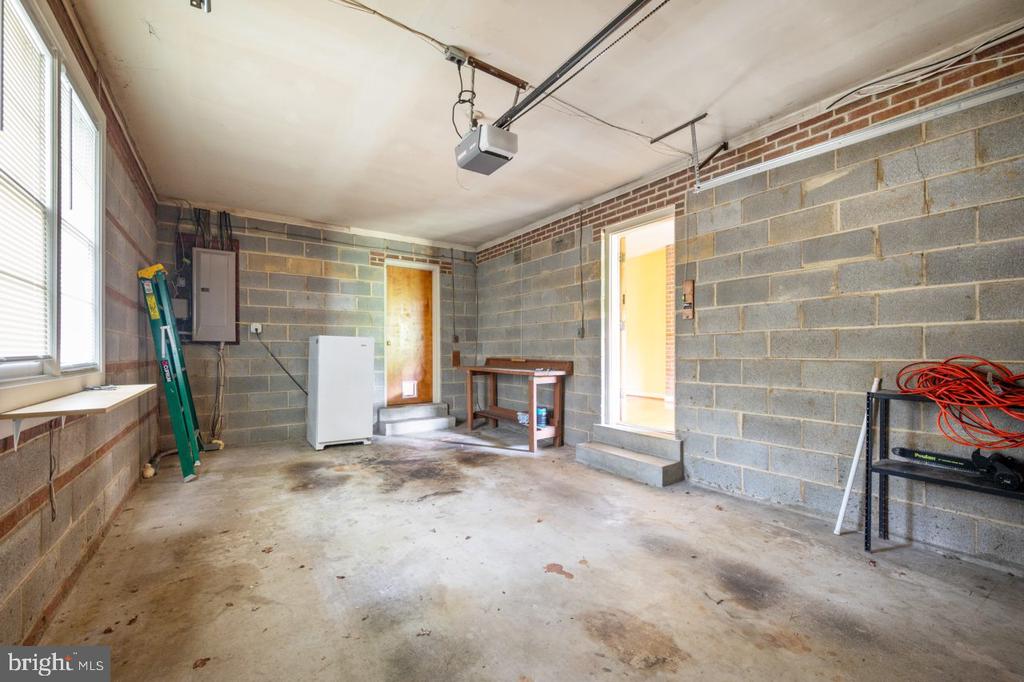 3129 GLEN CARLYN ROAD
