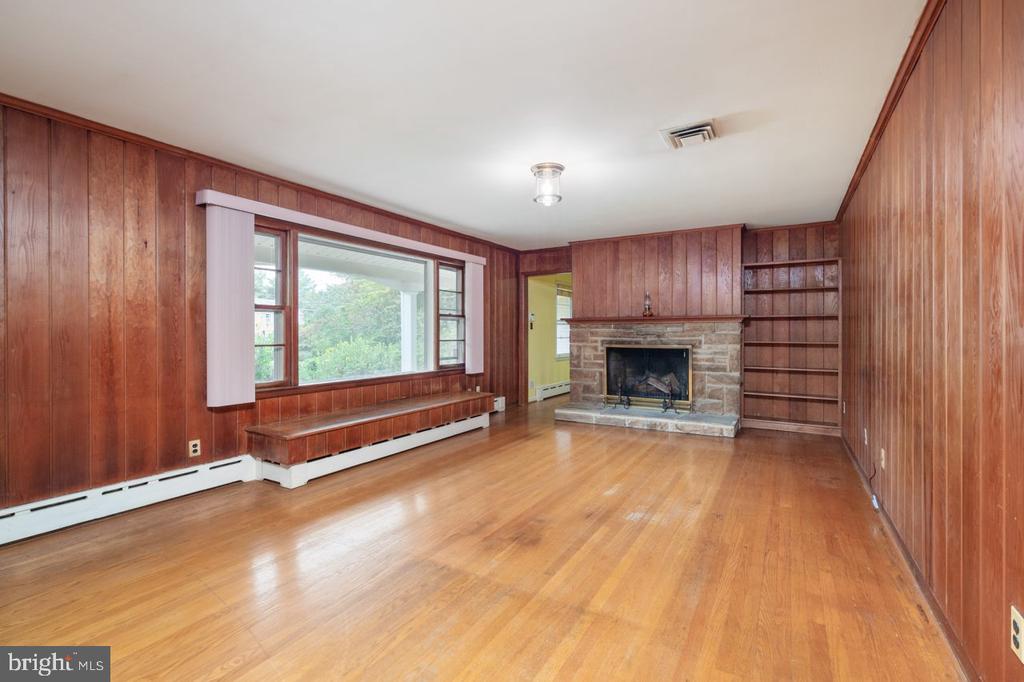 3129 GLEN CARLYN ROAD