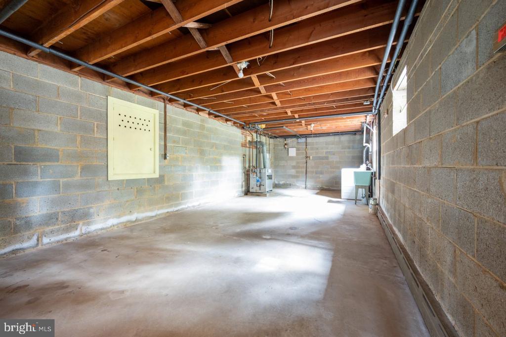 3129 GLEN CARLYN ROAD