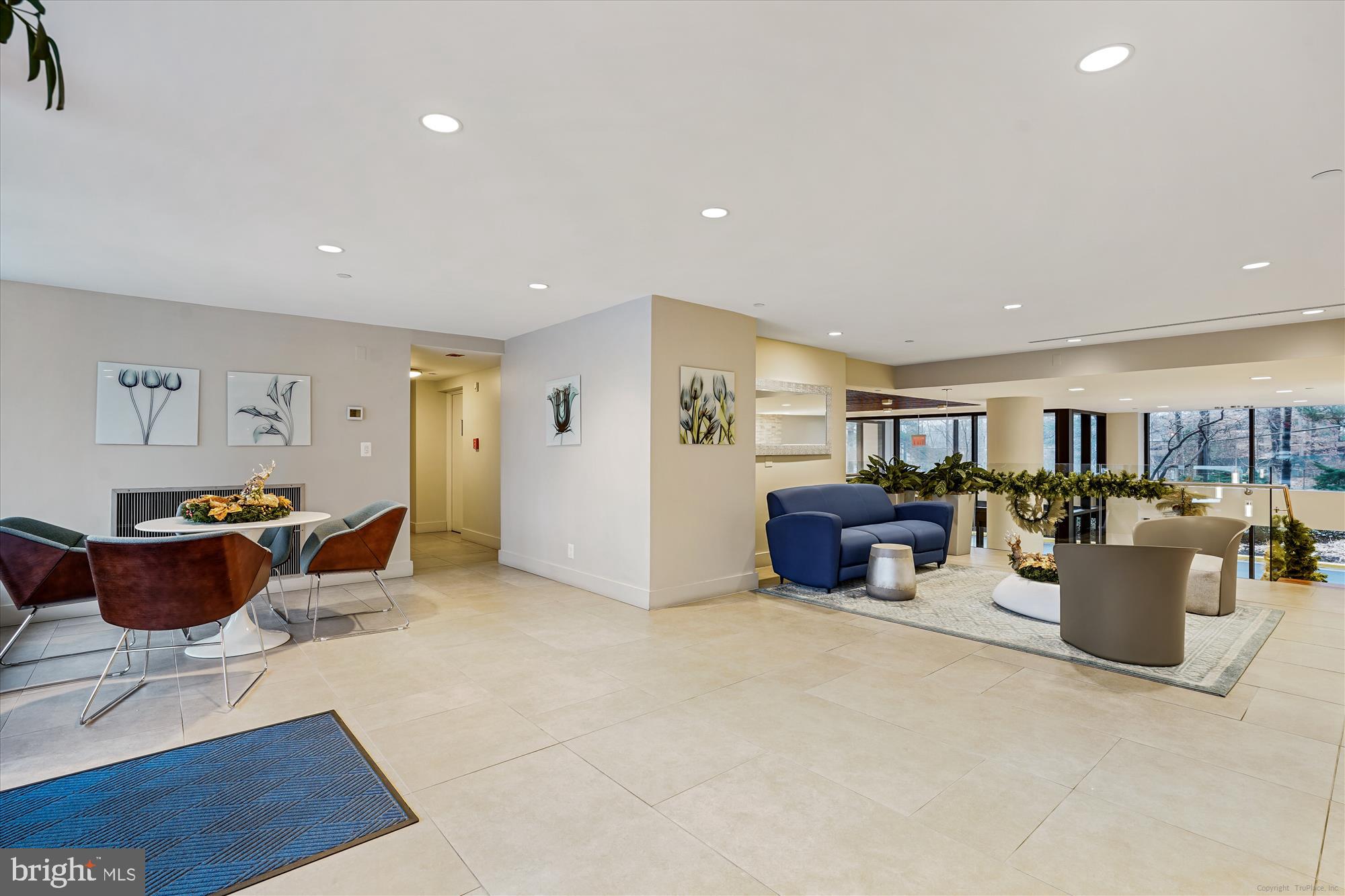 3800 POWELL LN #525
