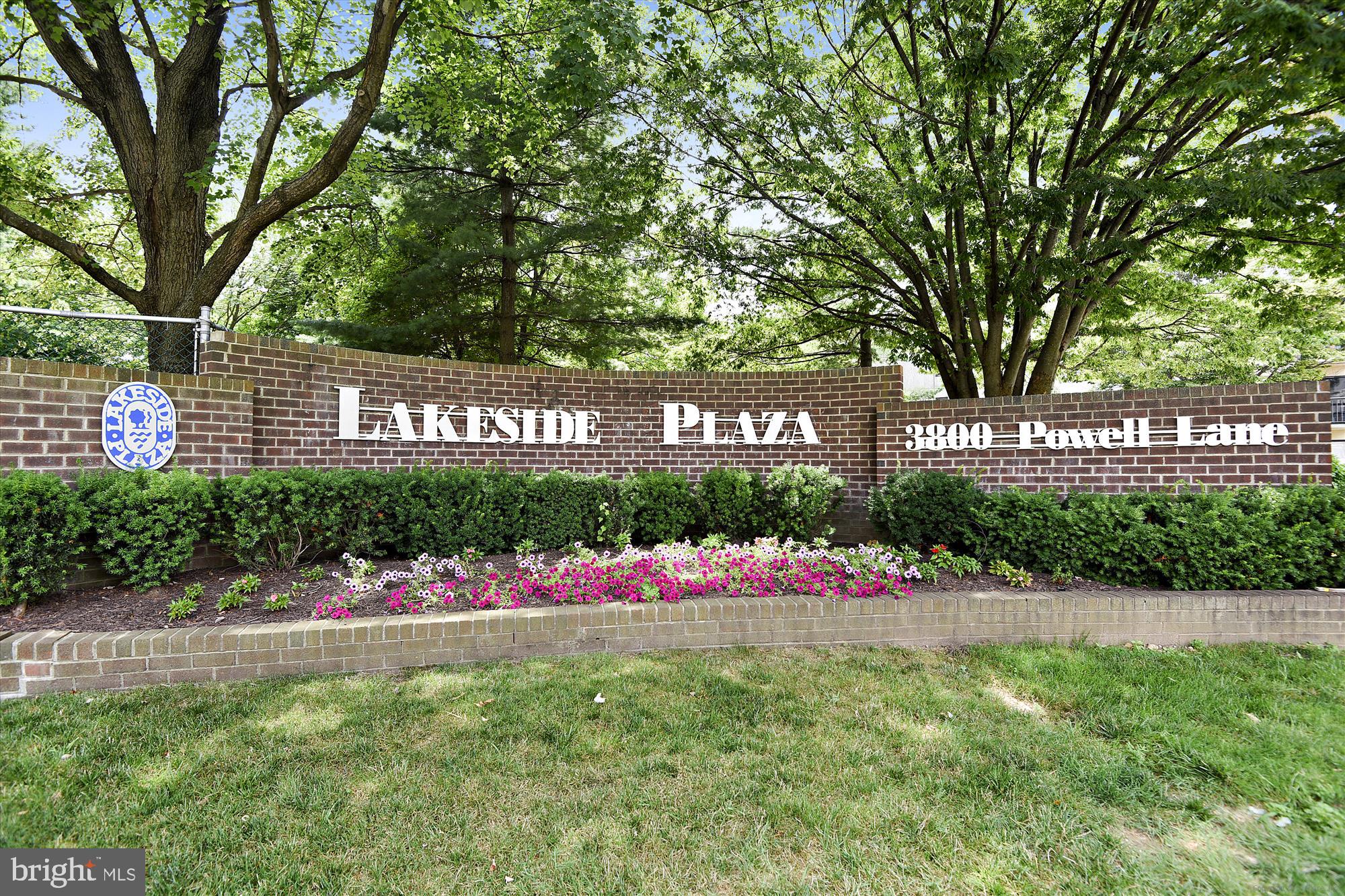3800 POWELL LN #525