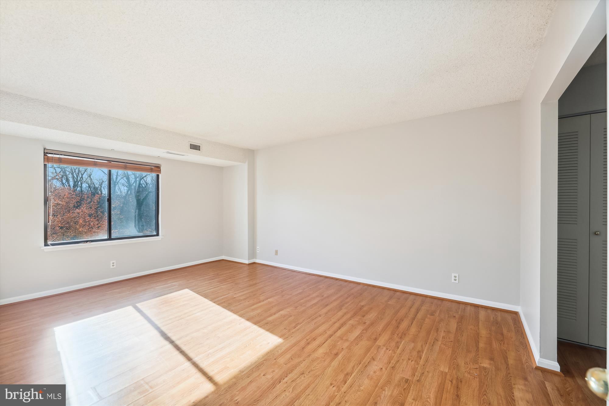 3800 POWELL LN #525