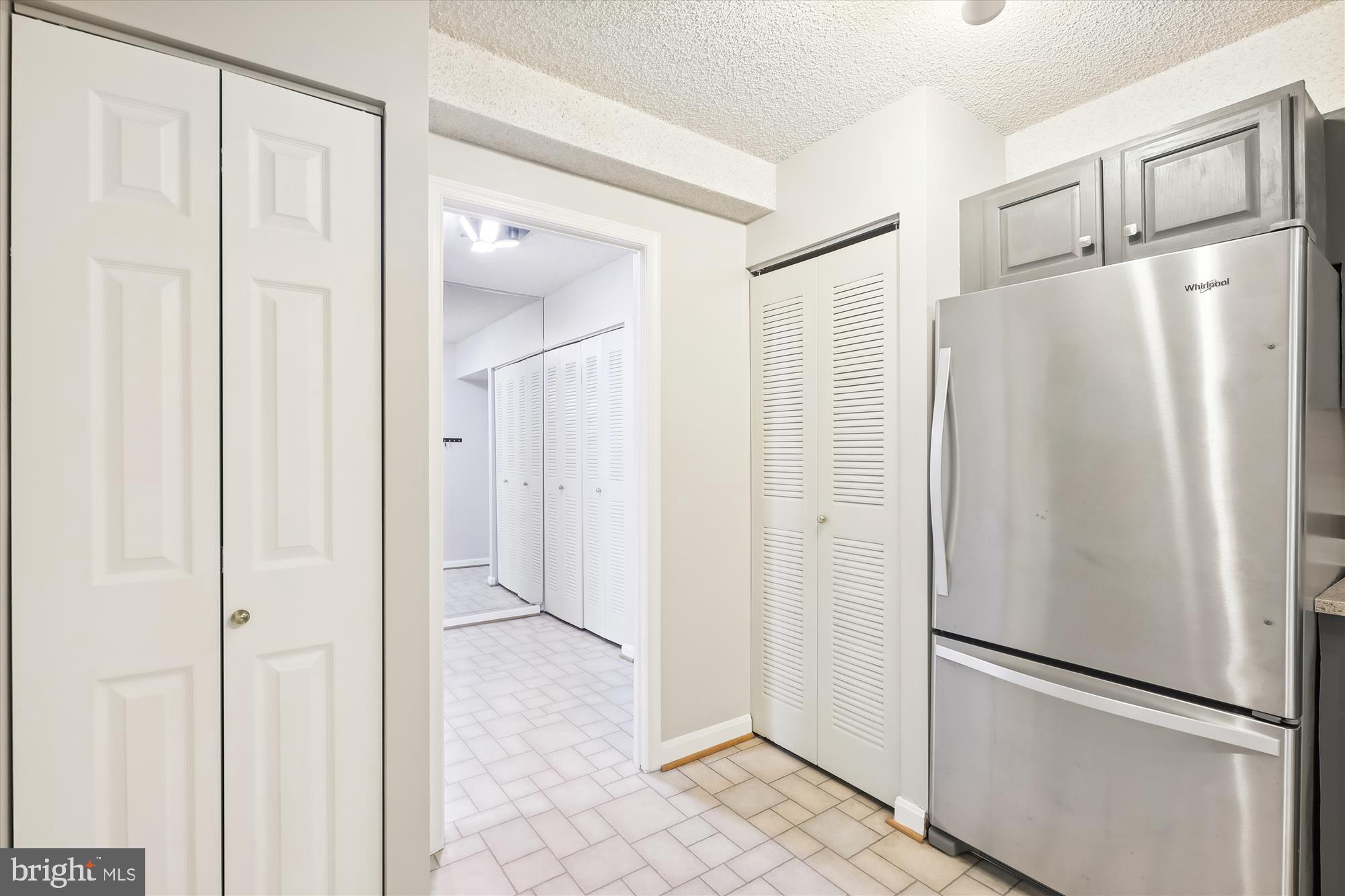 3800 POWELL LN #525
