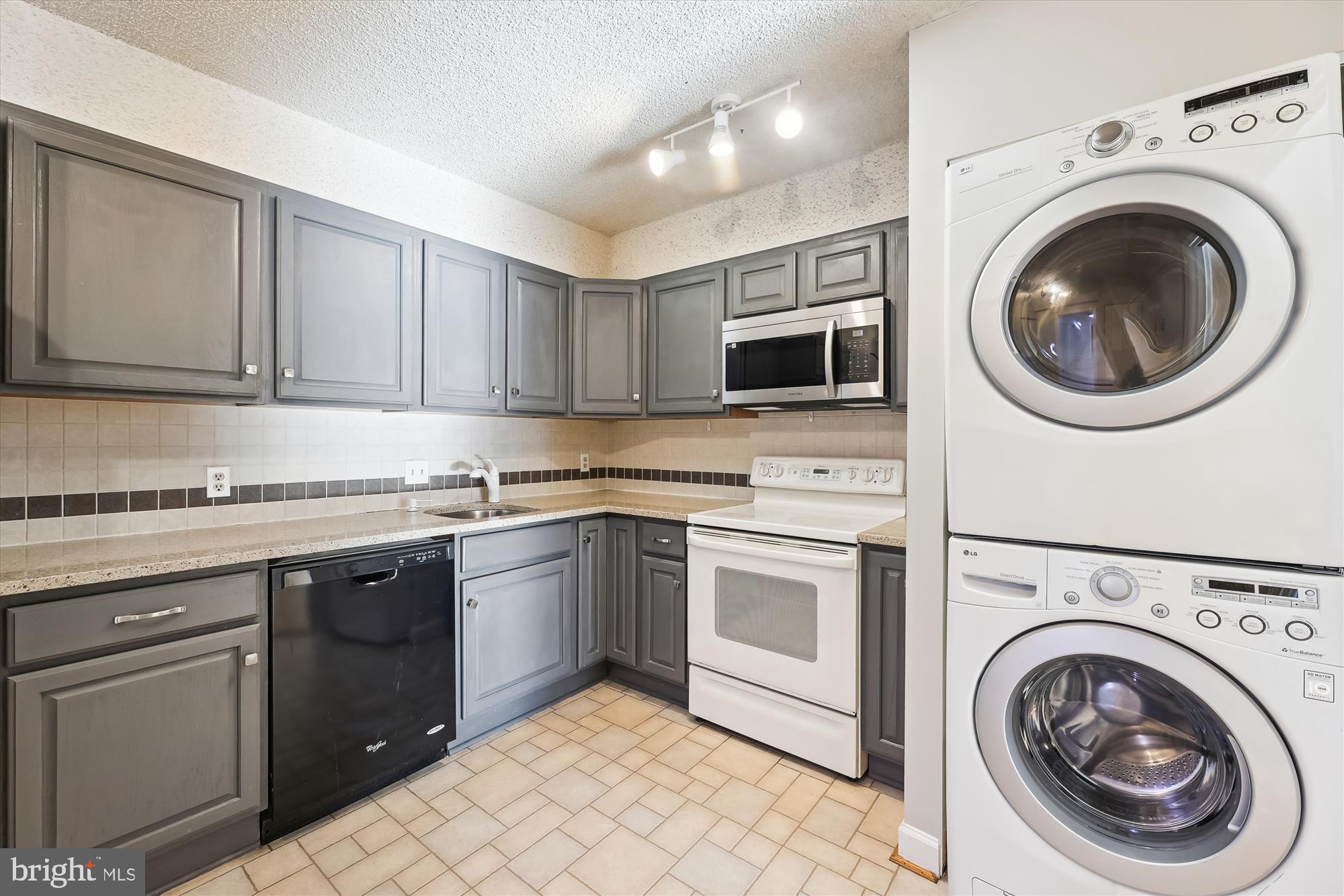 3800 POWELL LN #525