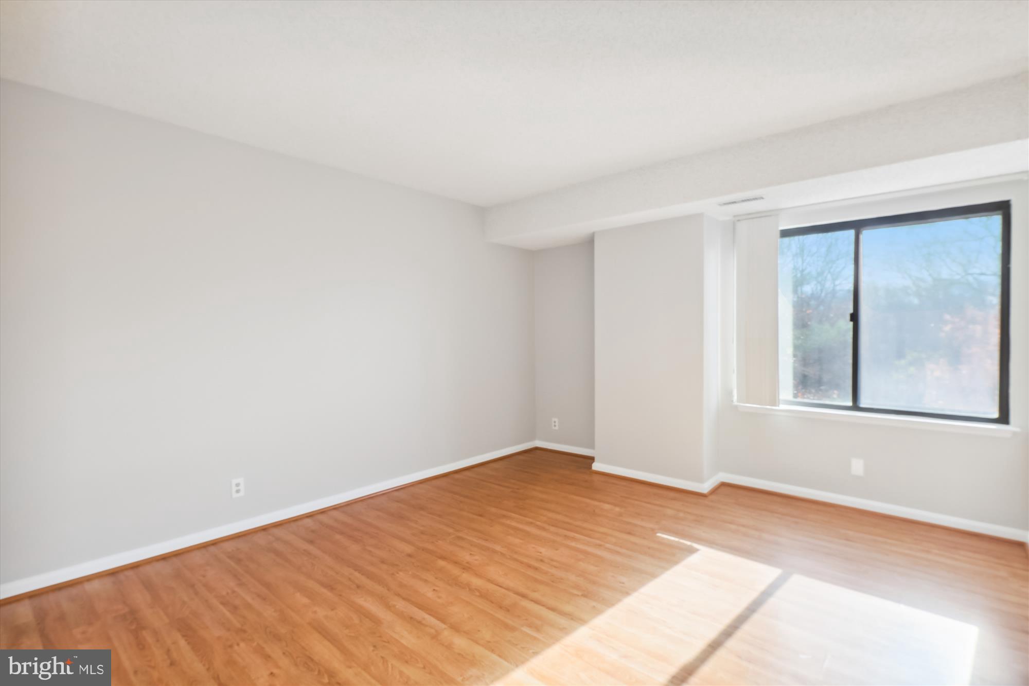 3800 POWELL LN #525
