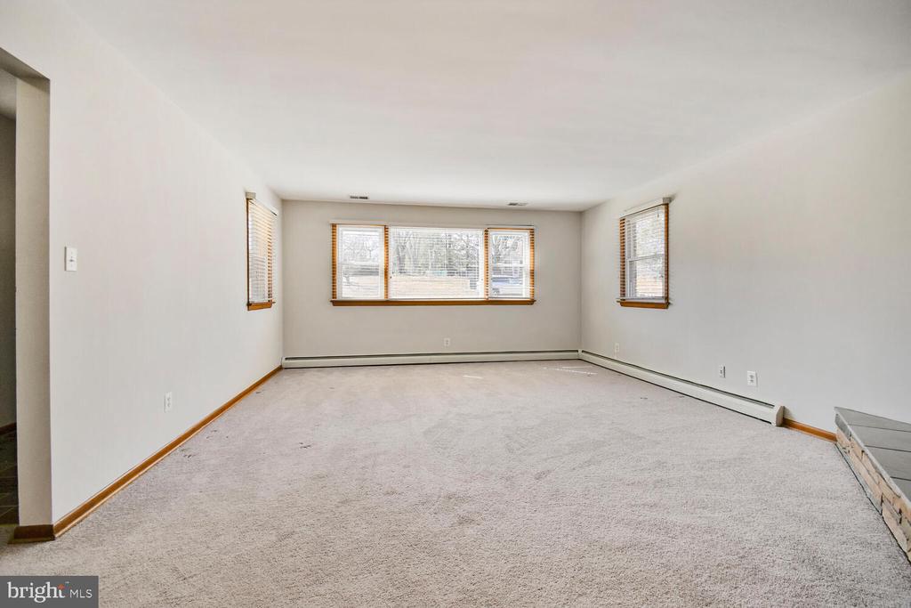 3005 SAYRE ROAD