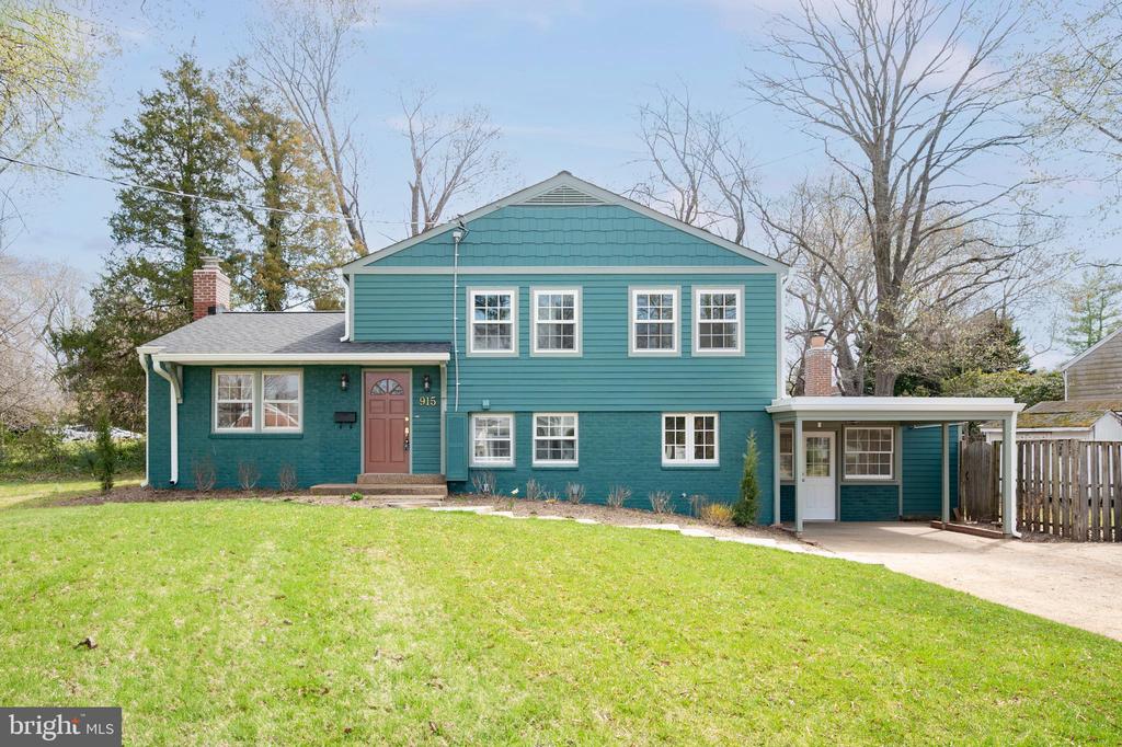 915 DRESDEN COURT