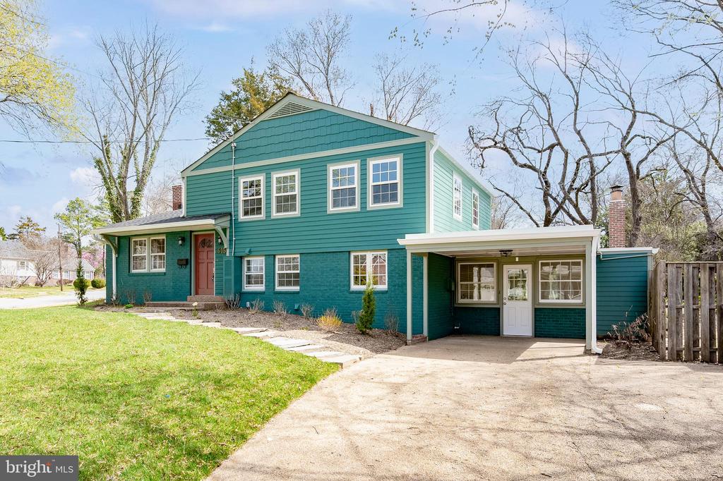915 DRESDEN COURT