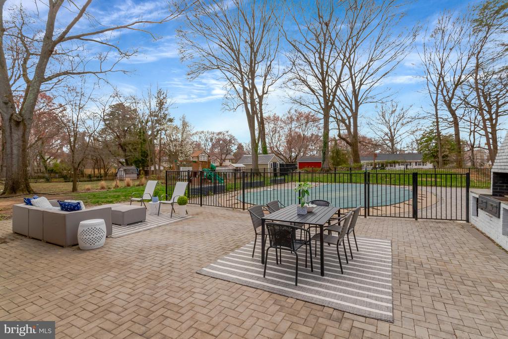 8512 WAGON WHEEL ROAD