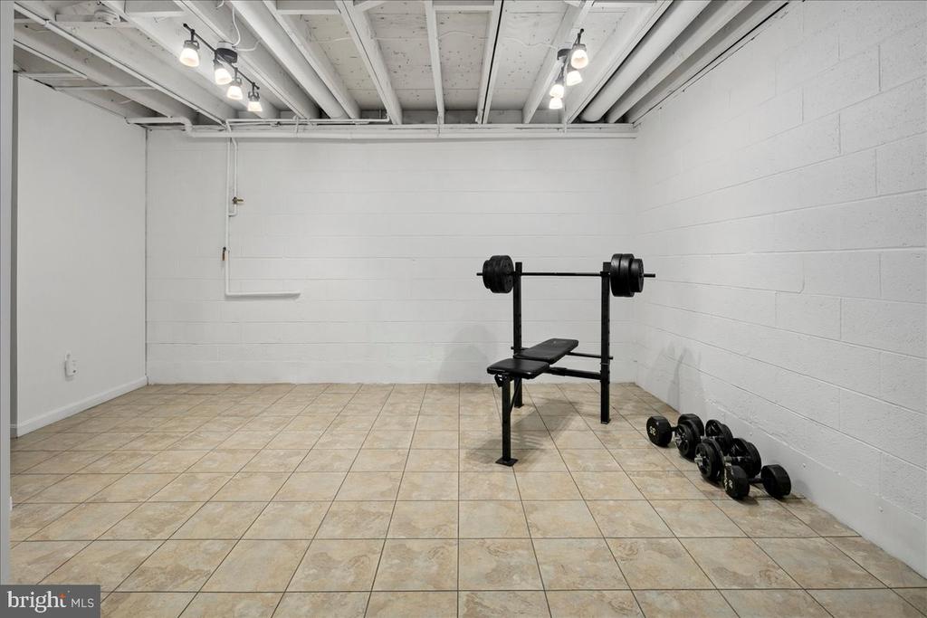 3718 CARRIAGE HOUSE COURT