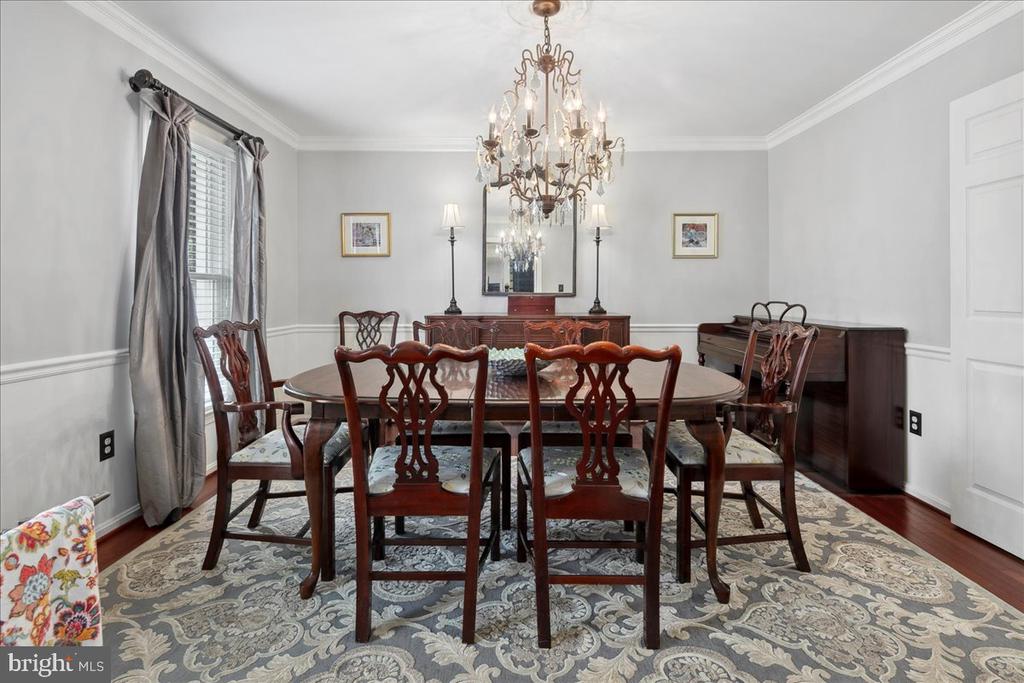 3718 CARRIAGE HOUSE COURT