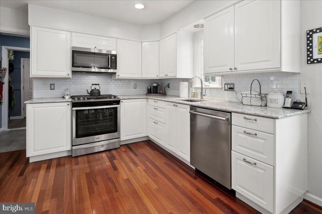 3718 CARRIAGE HOUSE COURT