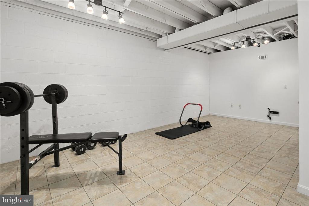 3718 CARRIAGE HOUSE COURT