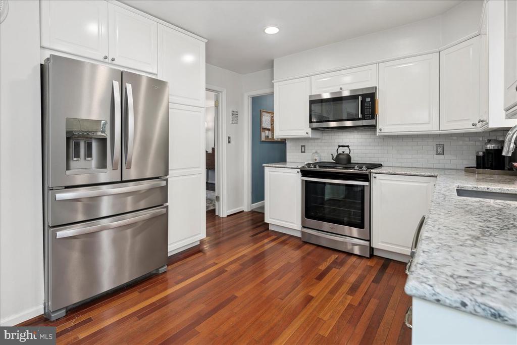 3718 CARRIAGE HOUSE COURT