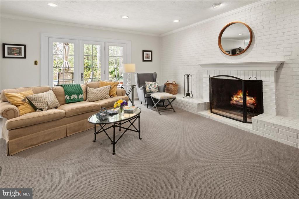 3718 CARRIAGE HOUSE COURT