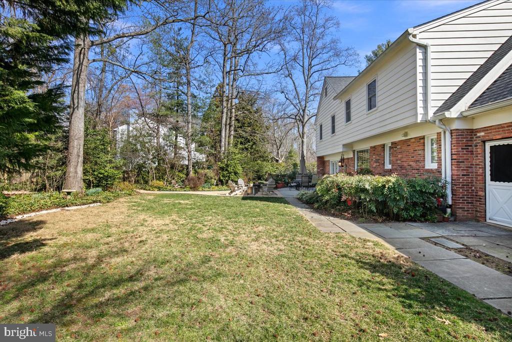 3718 CARRIAGE HOUSE COURT