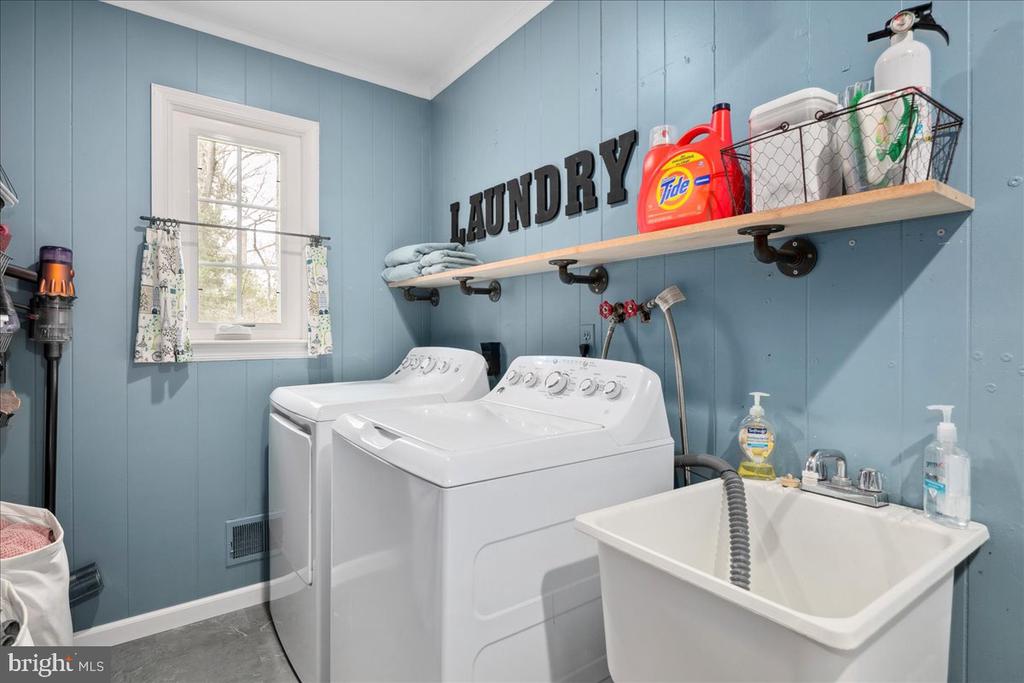 3718 CARRIAGE HOUSE COURT