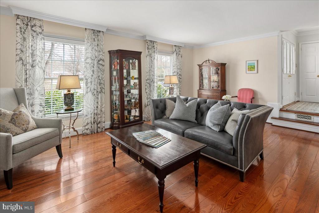 3718 CARRIAGE HOUSE COURT