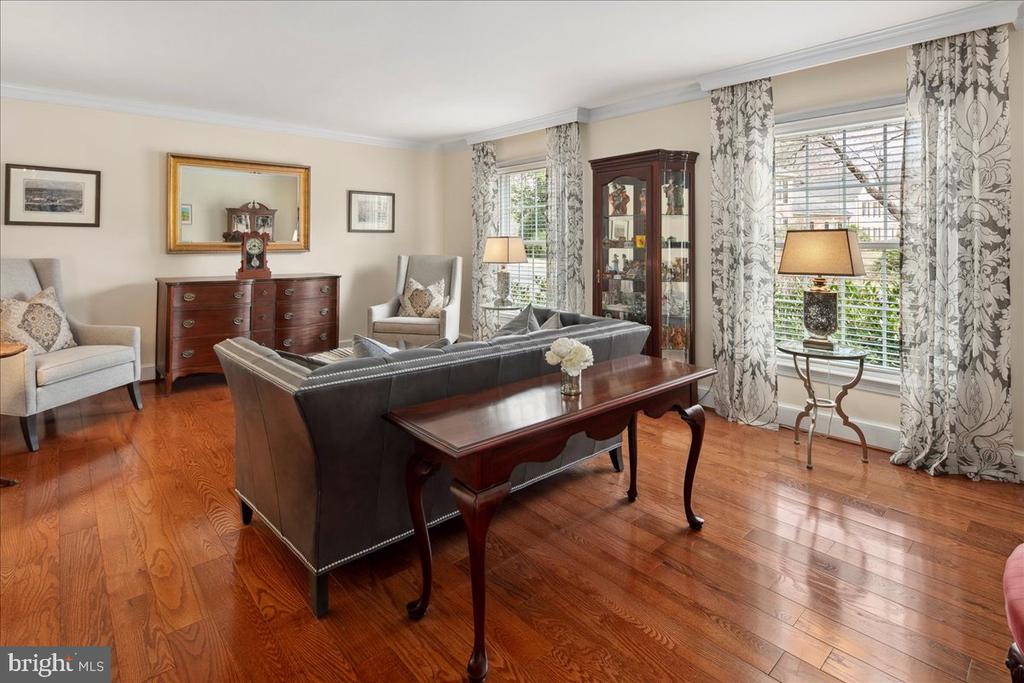 3718 CARRIAGE HOUSE COURT