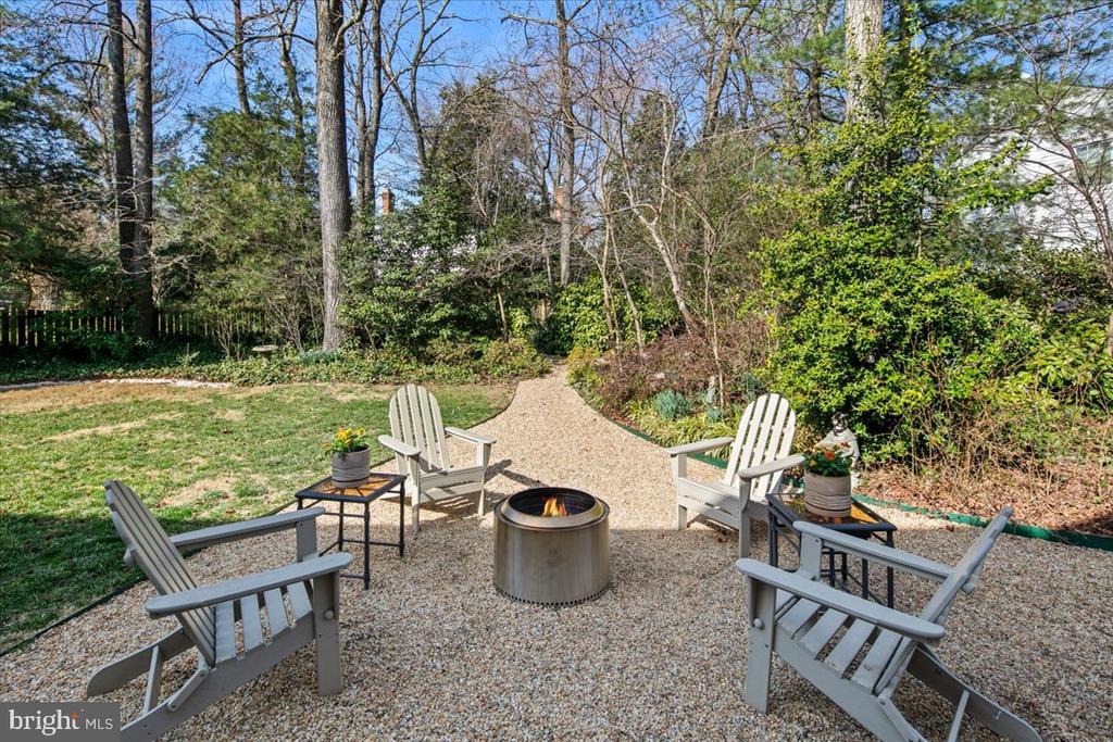 3718 CARRIAGE HOUSE COURT
