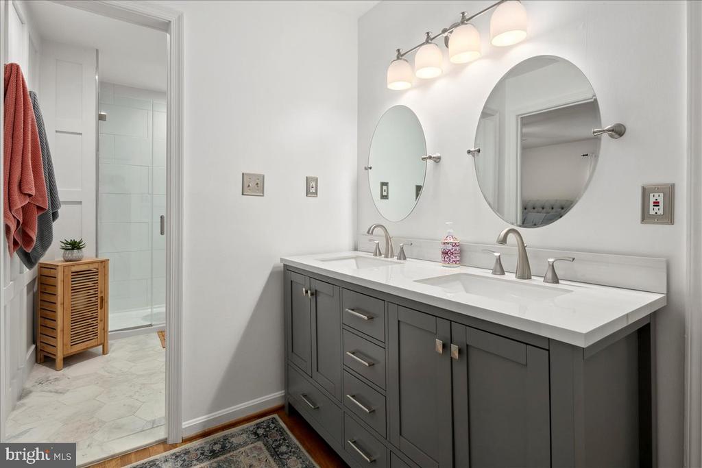 3718 CARRIAGE HOUSE COURT