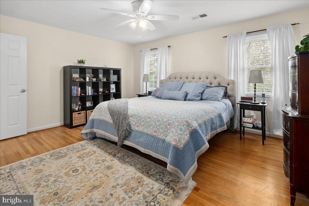 3718 CARRIAGE HOUSE COURT