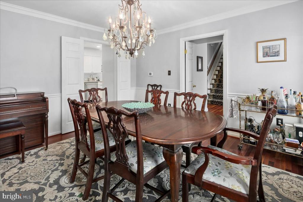 3718 CARRIAGE HOUSE COURT