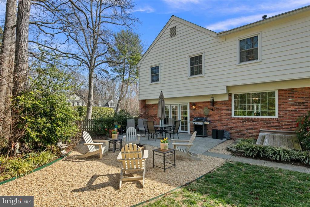 3718 CARRIAGE HOUSE COURT