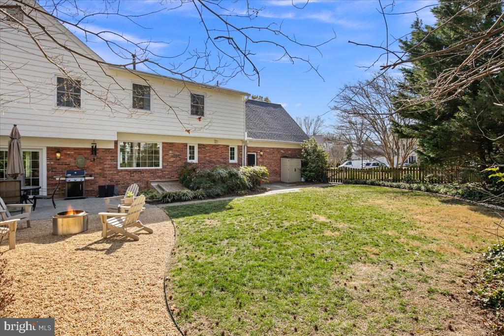 3718 CARRIAGE HOUSE COURT
