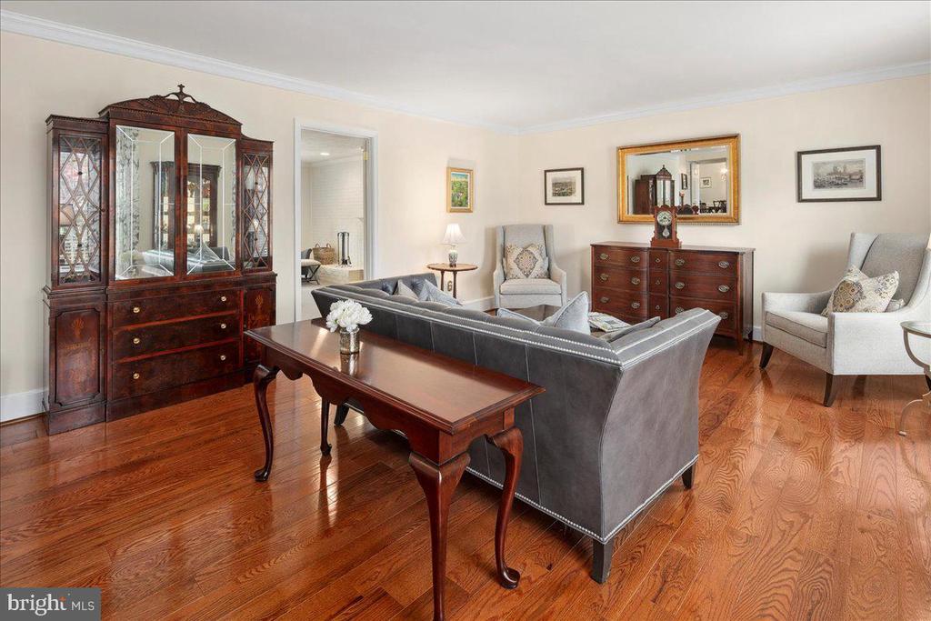 3718 CARRIAGE HOUSE COURT